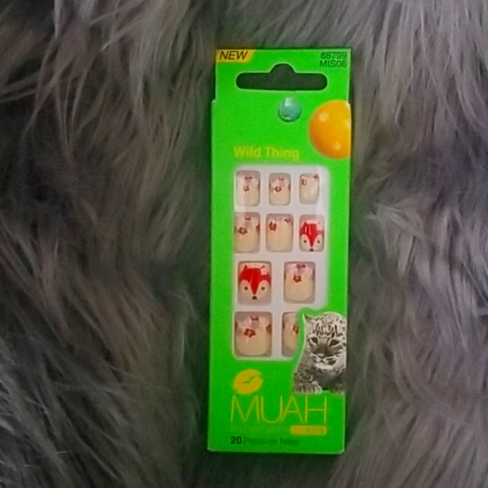 Kiss nails
